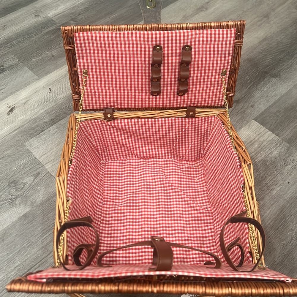 Handmade vintage wicker picnic basket, EUC
